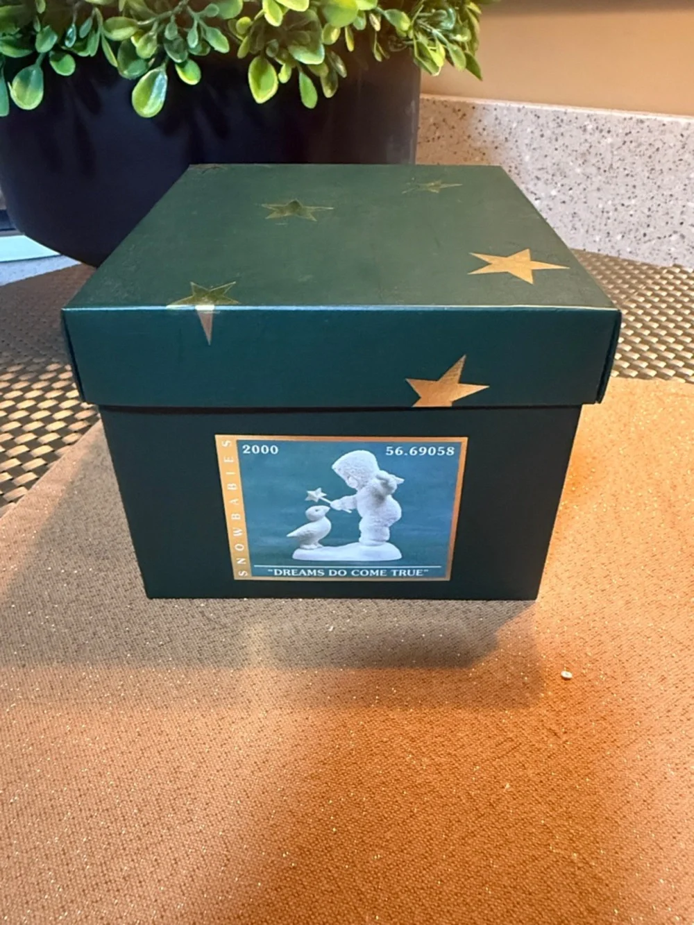 Department 56 Snowbabies White   Figurine with Bird (2000) “Dreams Do Come True”
